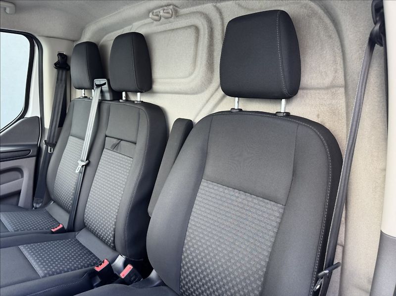 Ford Transit Custom 2,0 TDCi L1H1 DPH 1.maj ČR - fotka 29 z 50
