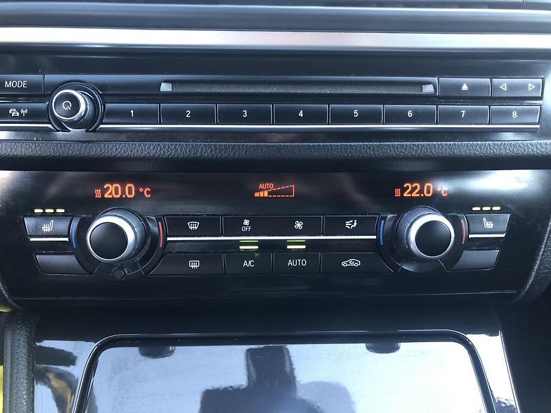 BMW Řada 5 (2015) 518d Touring NAVI velmi pěkný - fotka 61 z 76