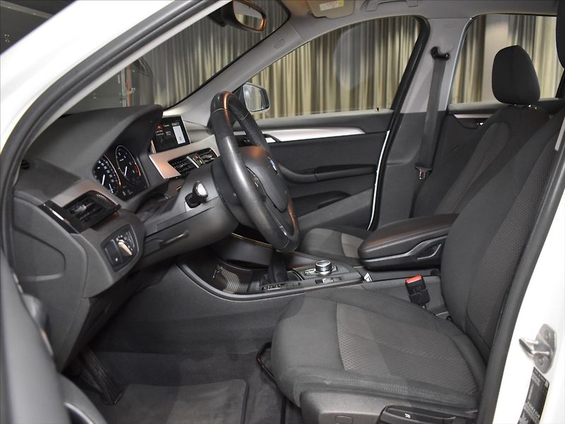 BMW X1 2,0 118D - fotka 8 z 23
