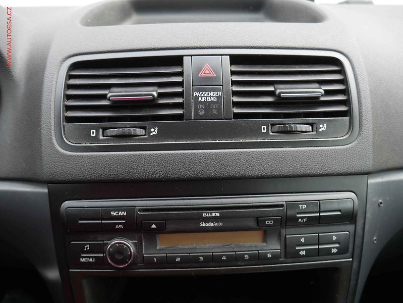 Škoda Yeti (2011) 2.0 TDI 4x4, ČR, AC, tažné - fotka 13 z 14