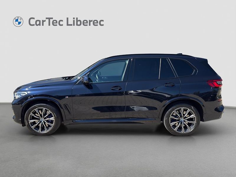BMW X5 xDrive30d - fotka 5 z 23
