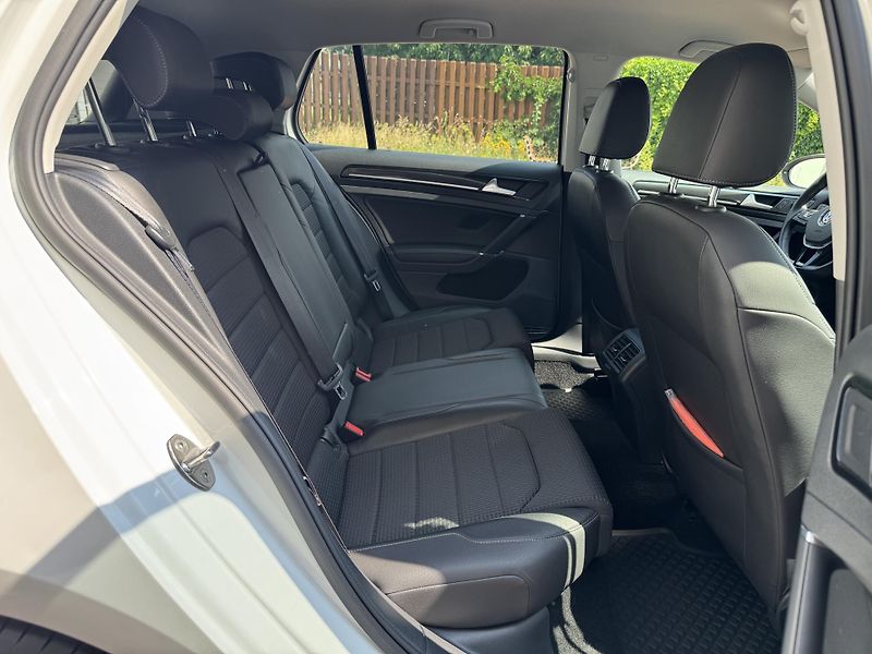 Volkswagen Golf (2014) 1.4TSI 103kW Highline - fotka 19 z 24