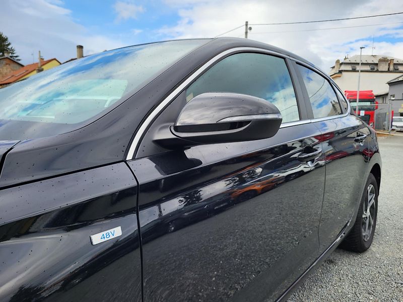 Hyundai i30 FASTBACK 1.5 T-GDI mHEV 118kW - fotka 39 z 47