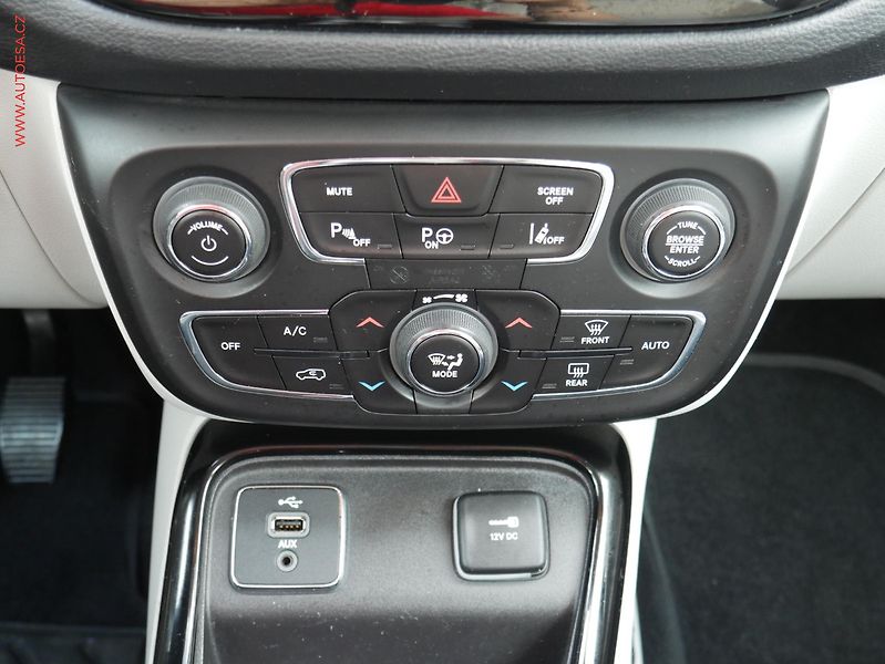 Jeep Compass (2019) 1.4 T, Limited, TZ, kůže - fotka 14 z 20