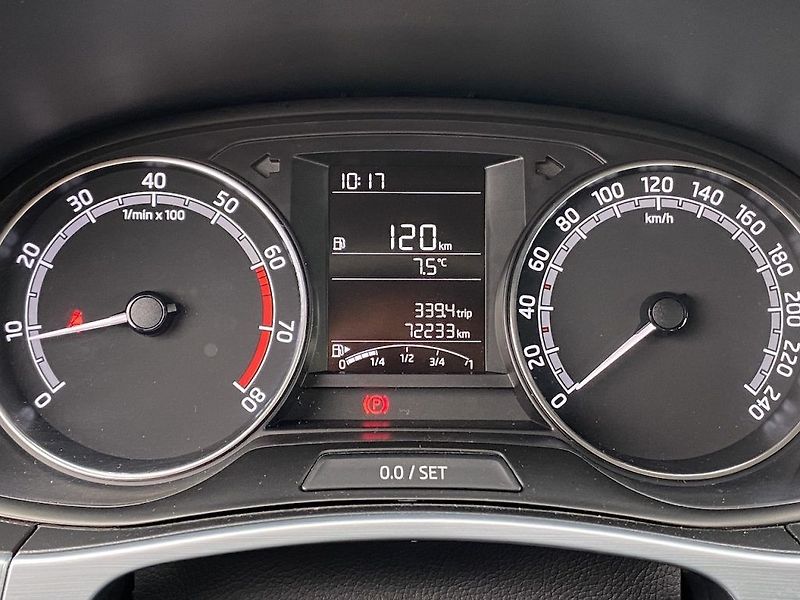 Škoda Fabia 1.0MPi, ČR, manual, 2x kola - fotka 10 z 16