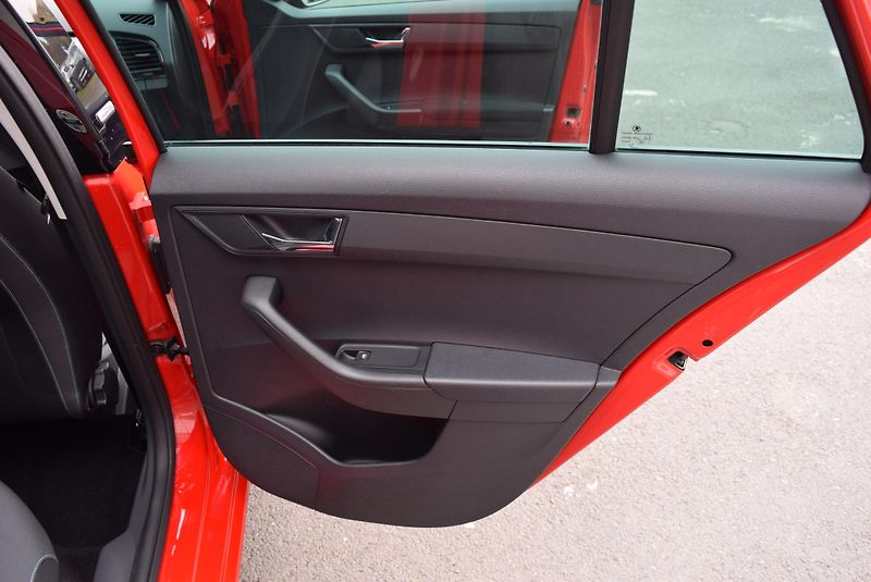 Škoda Fabia (2016) 1.2TSI 66kw ED. JOY TAŽNÉ APP  - fotka 43 z 49