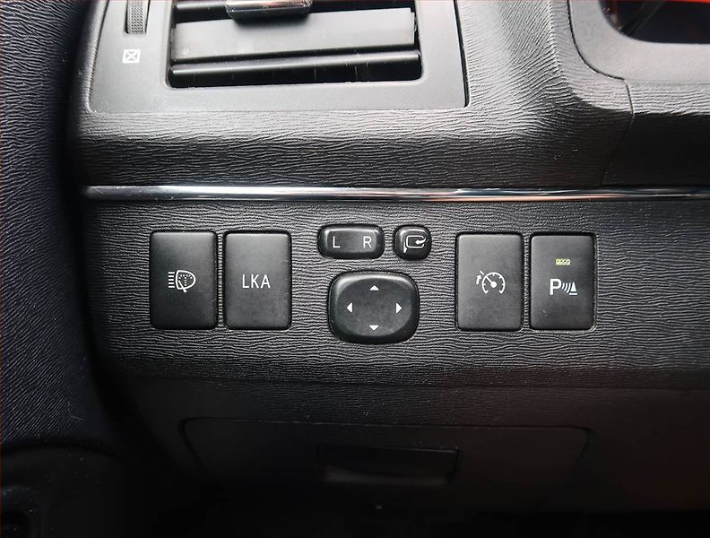 Toyota Avensis (2011) 2.2 D-4D, Automat, Navi - fotka 19 z 25