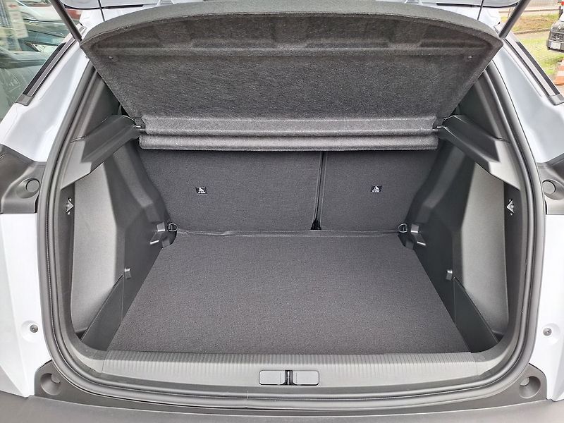 Peugeot 2008 (2026) ALLURE 1.2 TURBO 100k MAN6 - fotka 6 z 17
