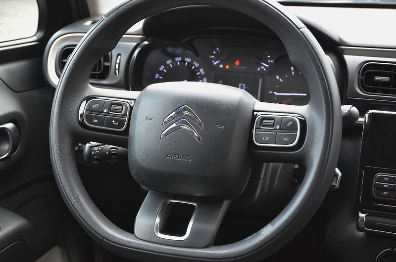 Citroën C3 (2019) 1.2 PT 50kW / KLIMA / VYHŘ.SED - fotka 15 z 28