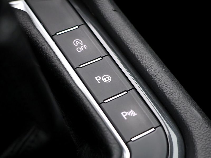 Volkswagen Tiguan 1,5 TSI 110kW LED Virtual Navi - fotka 30 z 39