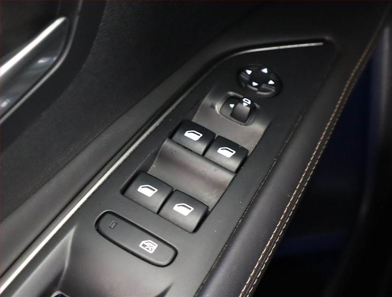 Peugeot 3008 (2016) GT Line 1.2 PureTech - fotka 14 z 22