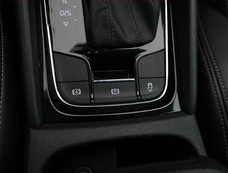 Škoda Karoq (2017) Style Plus 2.0 TDI, 4X4 - fotka 17 z 20