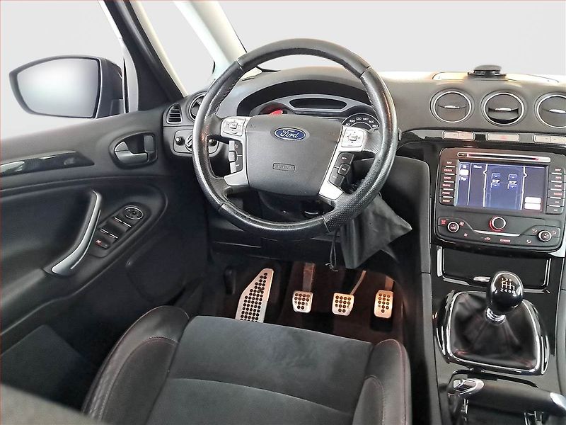Ford S-MAX (2009) Titanium 2.2 TDCi, 7 míst - fotka 7 z 21