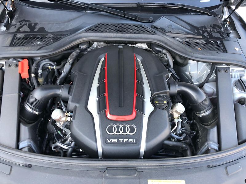 Audi S8 PLUS 4.0 TFSI QUATTRO - fotka 28 z 28