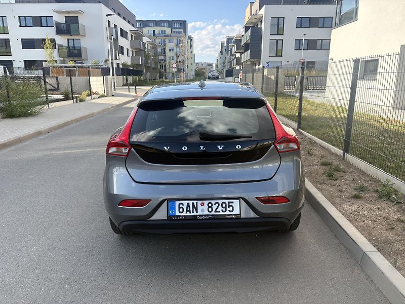 Volvo V40 (2015) D2 MOMENTUM 2.0l TDi - Servis - fotka 5 z 20