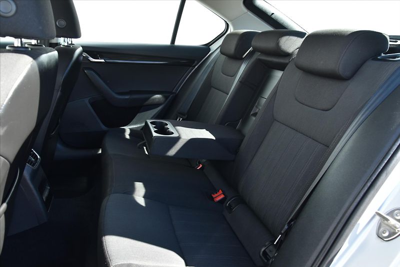 Škoda Octavia 1.8 TSI 132kW DSG STYLE LED ČR - fotka 11 z 23