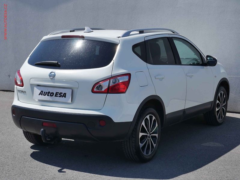 Nissan Qashqai (2011) 1.6 16V, ČR, Klima - fotka 4 z 17