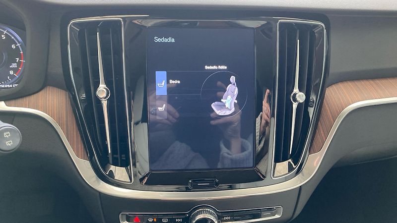 Volvo V60 INSCRIPTION, T4 FWD Drive-E, 1 - fotka 25 z 32