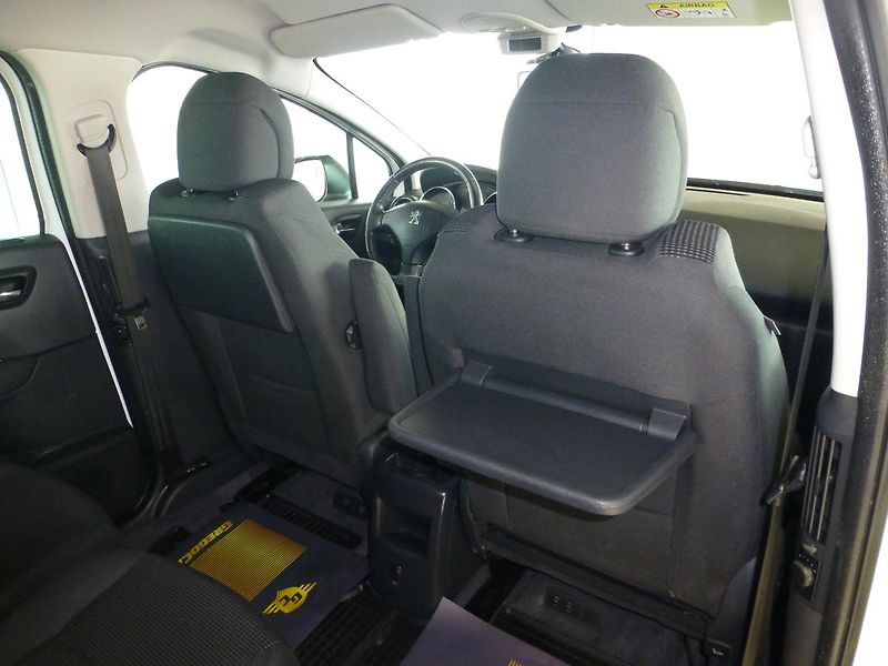 Peugeot 5008 (2014) 1,6HDI*NAVIGACE.*PARKS**NEW - fotka 27 z 31