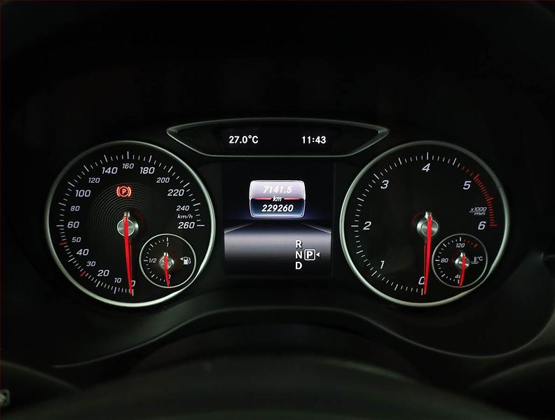 Mercedes-Benz Třídy A (2016) A 180 d, Automat, Kůže - fotka 9 z 20