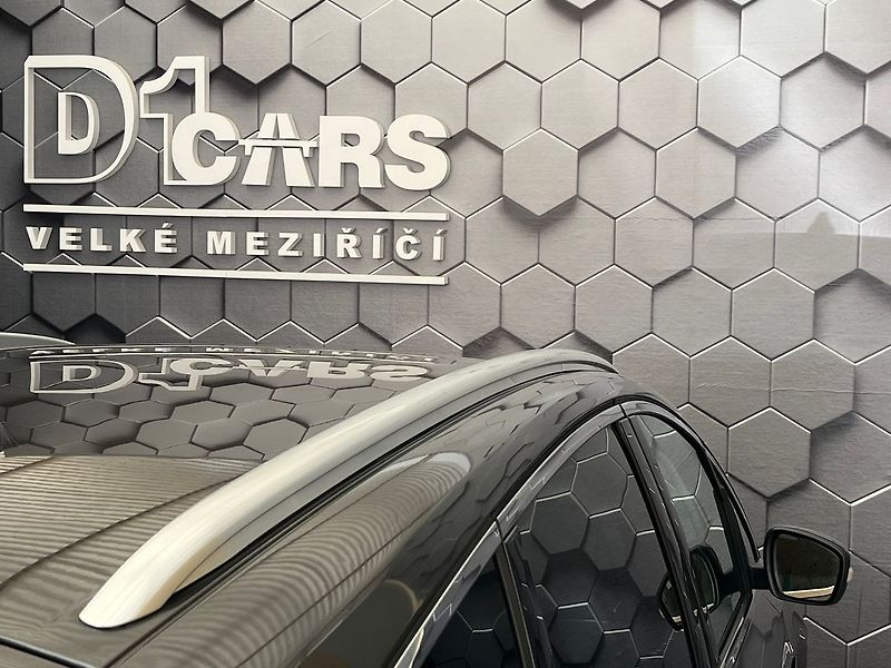 Ford S-MAX 2,5 HEV Titanium 7míst - fotka 30 z 70