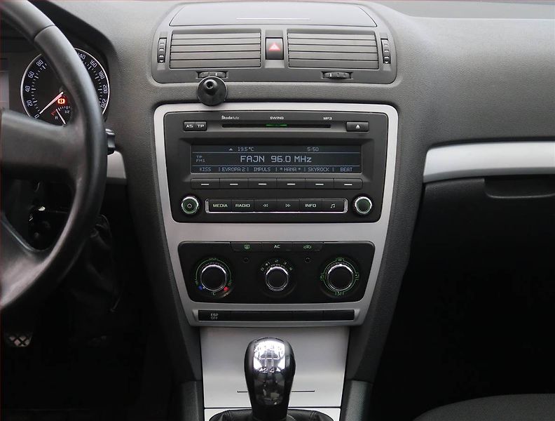 Škoda Octavia (2008) Ambiente Plus 1.6, LPG - fotka 12 z 18
