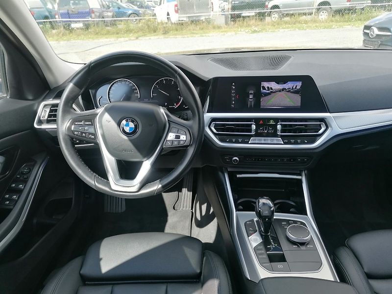 BMW Řada 3 (2020) 2.0 318D  A/T,Kůže,Ambient. - fotka 8 z 31