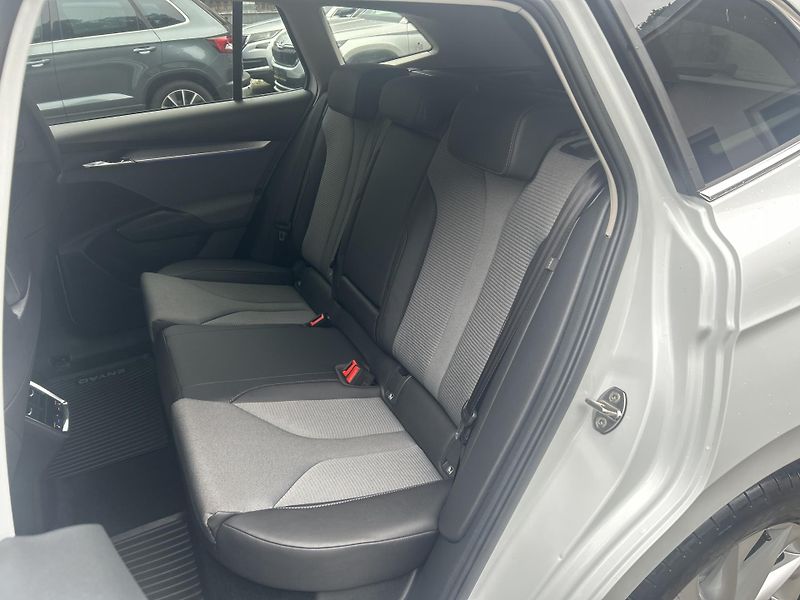 Škoda Enyaq 150kw, iV80 19ALU SOH 90% - fotka 41 z 51