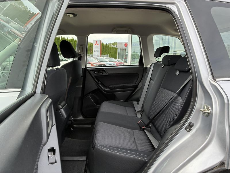Subaru Forester (2018) 2,0i Active 6MT * ZÁRUKA * - fotka 12 z 20