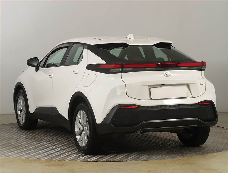 Toyota C-HR (2025) 1.8 Hybrid - fotka 4 z 24