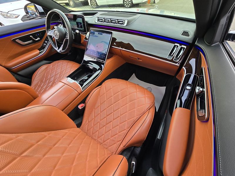 Mercedes-Benz Třídy S S500 4Matic L - fotka 10 z 37
