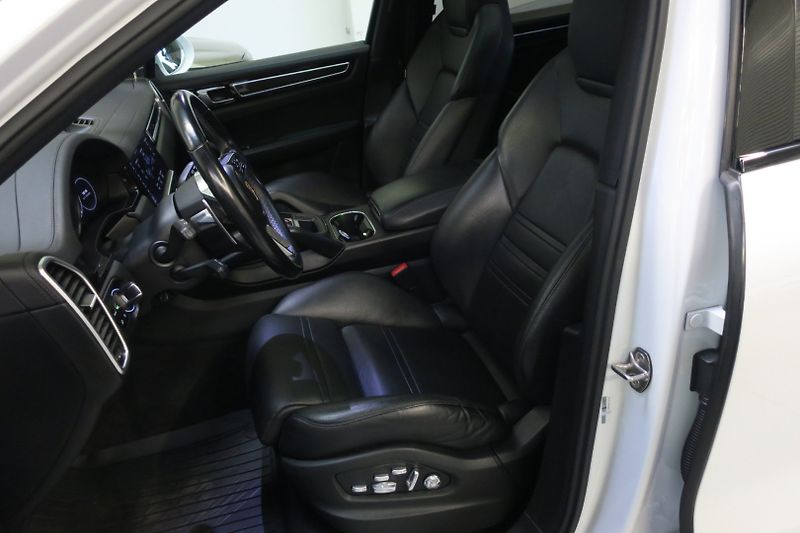 Porsche Cayenne (2019) Coupe 3.0 V6 Tiptronic Vzduch - fotka 12 z 45