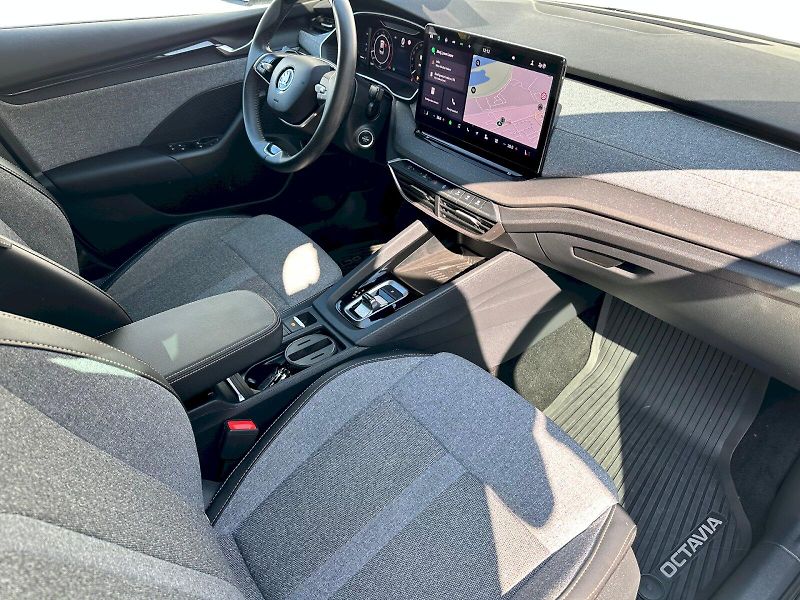 Škoda Octavia (2024) 1.5 TSI 110kW MHEV Top Selecti - fotka 7 z 24