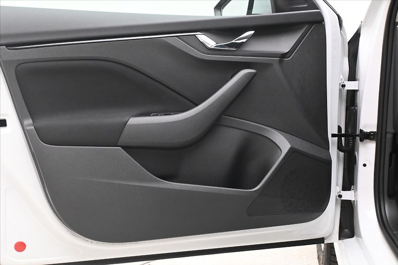 Škoda Kamiq 1,0 TSI 81 kW VIRTUAL NAVI Zár - fotka 24 z 30