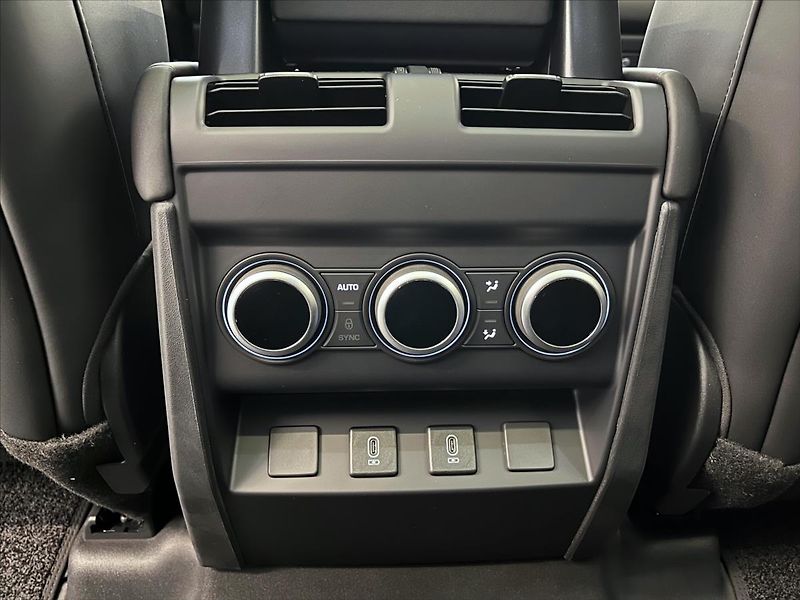 Land Rover Defender (2025) 3,0 130 X-Dynamic SE D350 AWD - fotka 16 z 19