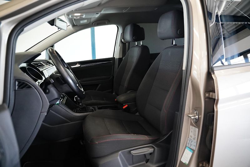 Volkswagen Touran - fotka 10 z 24