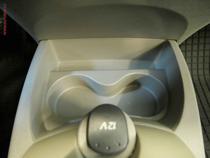 Renault Twingo (2010) 1.2i, 2.maj - fotka 17 z 17