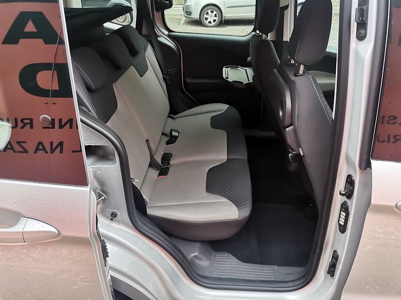 Ford Tourneo Courier 1.0i EB 74kw Winter Paket - fotka 17 z 26