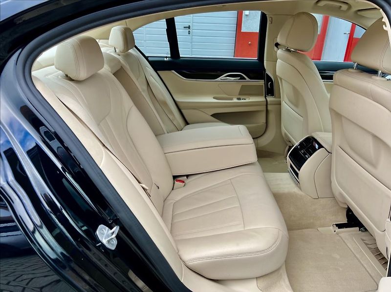 BMW Řada 7 3,0 730d xDrive záruka 2027 - fotka 17 z 61