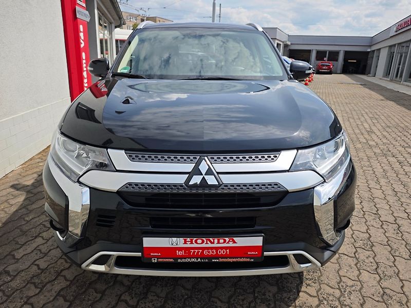 Mitsubishi Outlander (2021) 2.0 Mivec Diamant 2WD Kamera - fotka 42 z 44