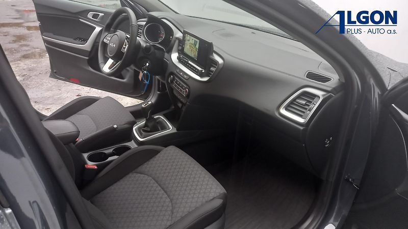 Kia Ceed SW (2025) 1,5 T-GDi SPIN 103kW - fotka 10 z 21