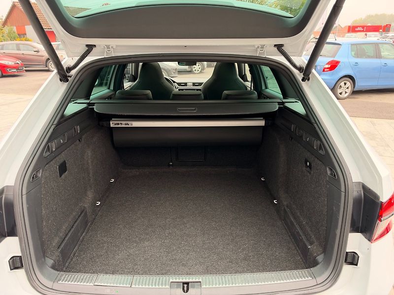 Škoda Superb (2021) Sportline 2.0 TSI 4x4 DSG - fotka 25 z 39