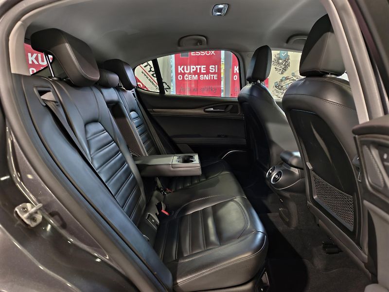 Alfa Romeo Stelvio 2.0 T 206kW Q4 FIRST EDITION - fotka 11 z 24