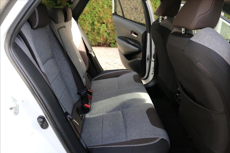 Toyota Corolla 2,0 Hybrid,1.Maj. ČR, DPH - fotka 37 z 52