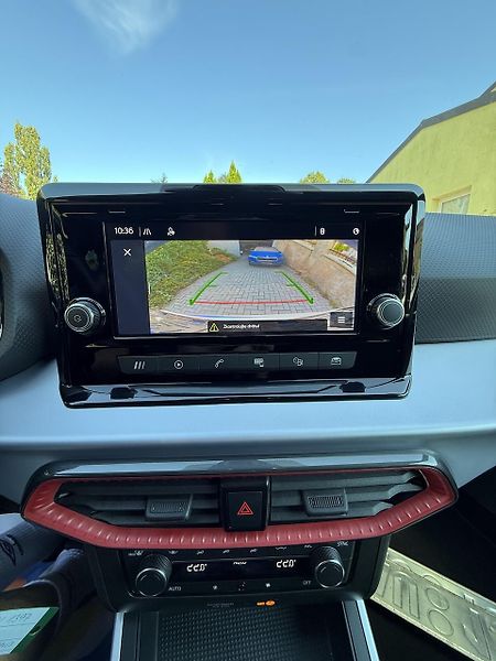 Seat Arona (2023) 1.0TSi 81kW FR aut.parkovaní - fotka 16 z 18