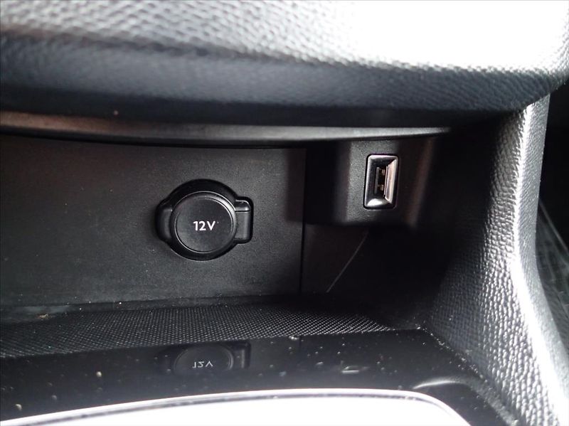 Peugeot 308 1,2 PureTech 81kw,Po SERVISU!! - fotka 19 z 29