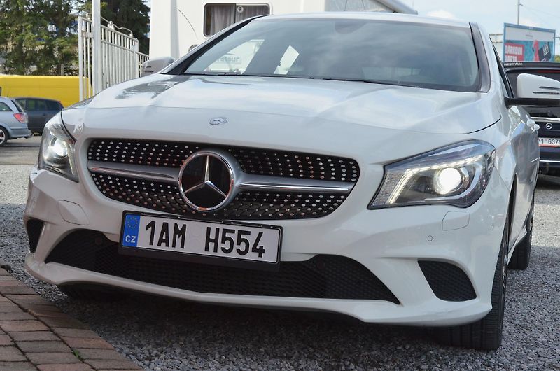Mercedes-Benz CLA (2017) 220d 130kW AT / Bi-XENON - fotka 9 z 39