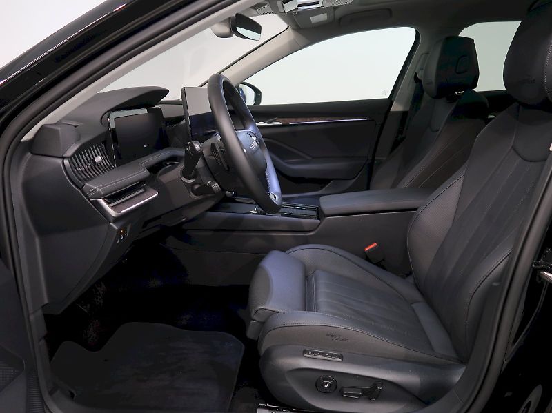 Škoda Superb (2025) LAURIN&KLEMENT 2.0TDI 142KW 4x - fotka 13 z 48