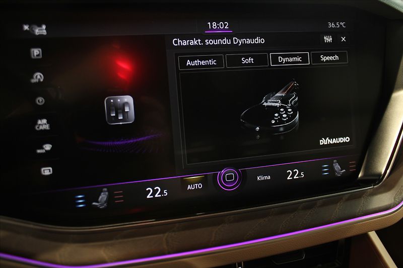 Volkswagen Touareg V6 TDi 210kW 4MOTION ACC/DYN/N - fotka 24 z 38