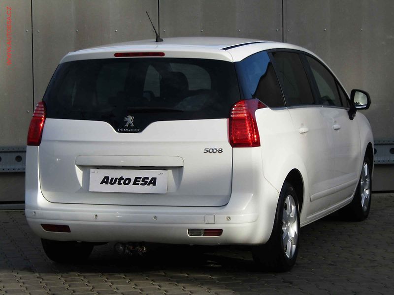 Peugeot 5008 (2015) 1.6 HDi, ČR, autoAC - fotka 4 z 21